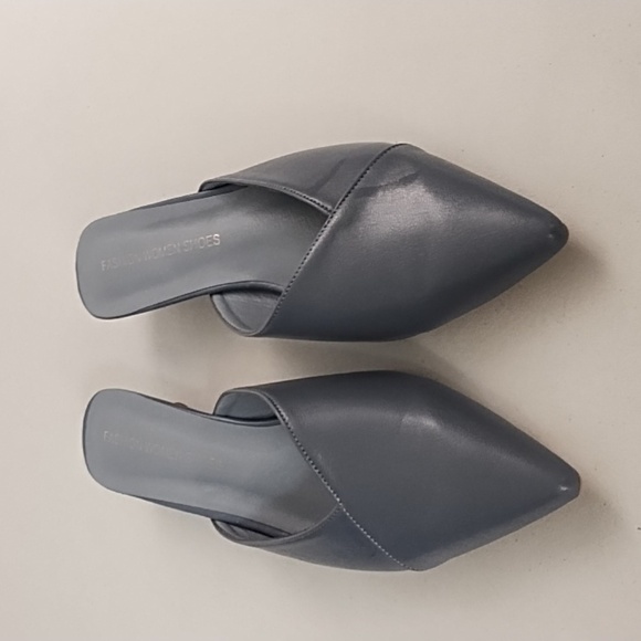 Light Denim Blue Low Kitten Heel Mule Shoe Pointed Toe 8.5 Runs 1/2 Size Small - Picture 2 of 9